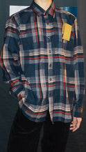 โหลดรูปภาพลงในเครื่องมือใช้ดูของ Gallery Plaid Shirt
