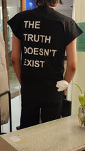 โหลดรูปภาพลงในเครื่องมือใช้ดูของ Gallery Black T-shirt
