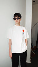 โหลดรูปภาพลงในเครื่องมือใช้ดูของ Gallery Off White T-shirt
