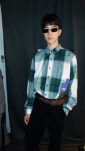 โหลดรูปภาพลงในเครื่องมือใช้ดูของ Gallery Plaid Shirt
