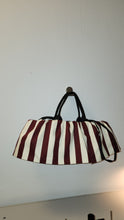 โหลดรูปภาพลงในเครื่องมือใช้ดูของ Gallery Stripe Cotton Square Bag
