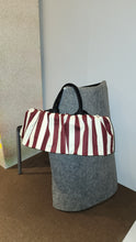โหลดรูปภาพลงในเครื่องมือใช้ดูของ Gallery Stripe Cotton Square Bag
