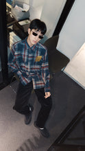 โหลดรูปภาพลงในเครื่องมือใช้ดูของ Gallery Plaid Shirt
