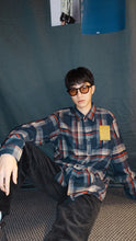 โหลดรูปภาพลงในเครื่องมือใช้ดูของ Gallery Plaid Shirt
