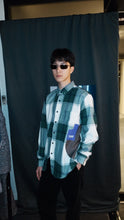 โหลดรูปภาพลงในเครื่องมือใช้ดูของ Gallery Plaid Shirt
