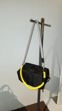 โหลดรูปภาพลงในเครื่องมือใช้ดูของ Gallery Bag Strap
