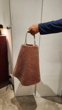 โหลดรูปภาพลงในเครื่องมือใช้ดูของ Gallery Hand Bag
